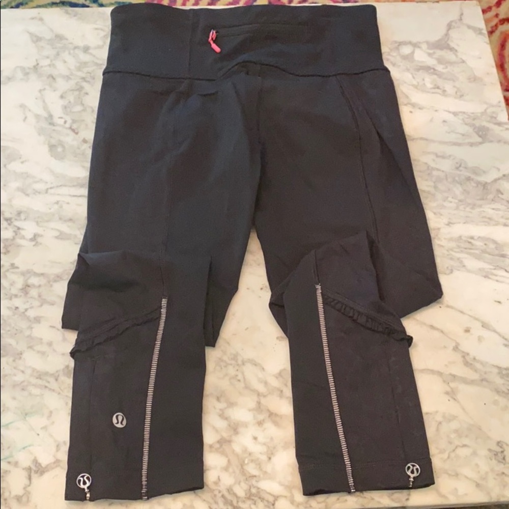 Lululemon running crops